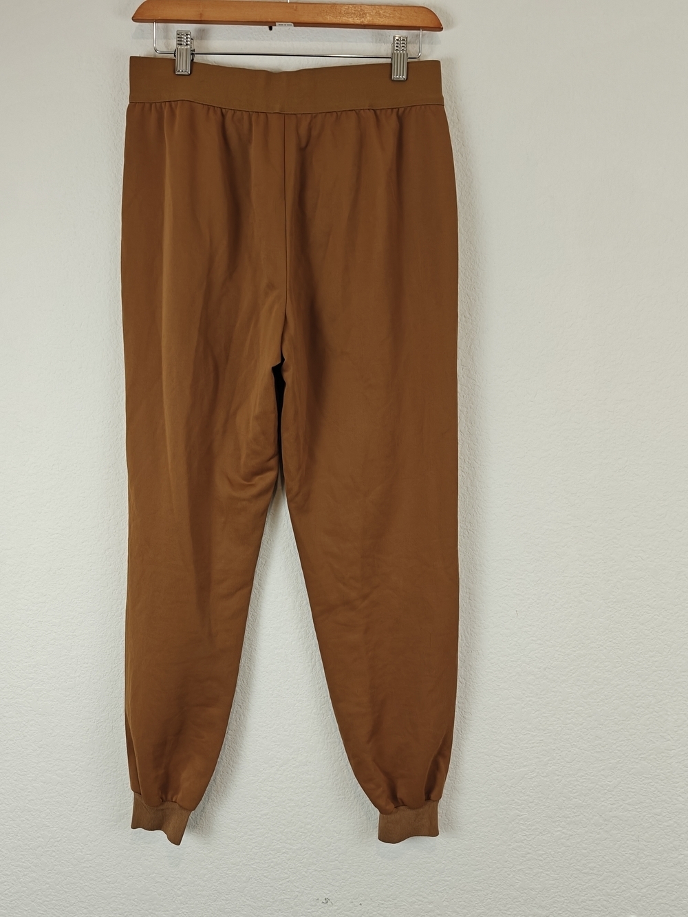 Alice + Olivia “Pete” Camel Jogger Pants Luxe Casual Chic Effortless Evelvated S - Picture 6 of 10